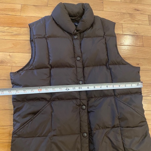 Women's Lands End Down Puffer Vest medium Chocolate Brown Sleeveless Snap Front - Picture 4 of 6